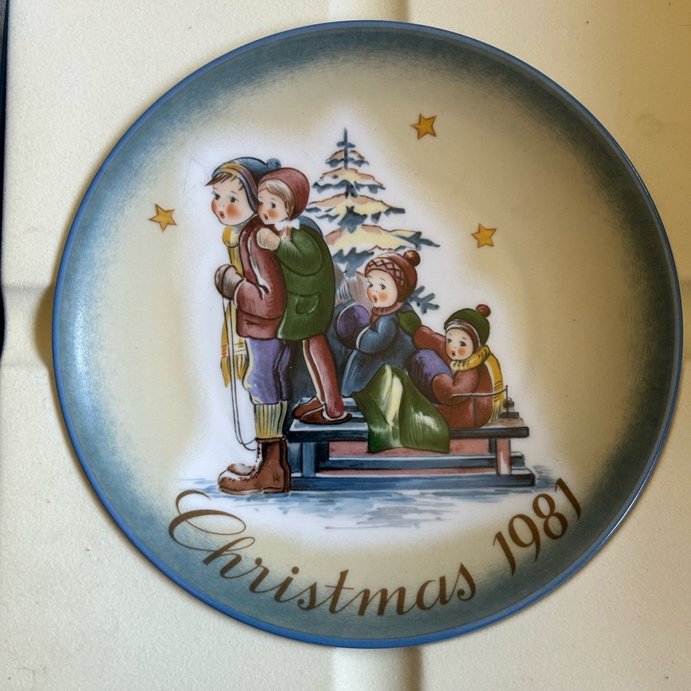 Schmid “A Time to Remember” by Berta Hummel Christmas 1981 Collectors Plate